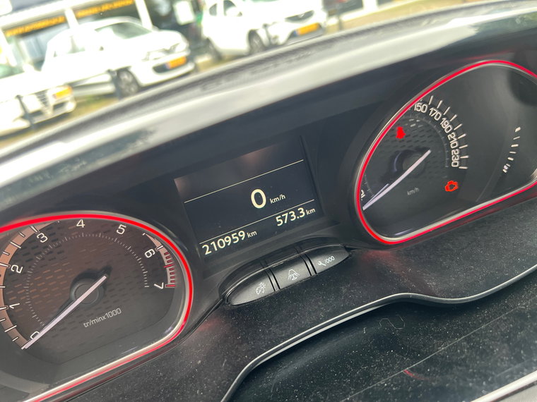 Vehicle Image 32