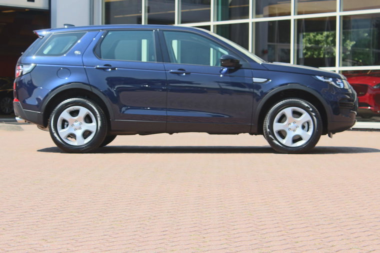 Vehicle Image 12