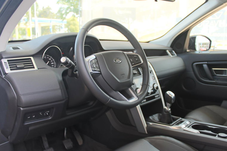 Vehicle Image 16