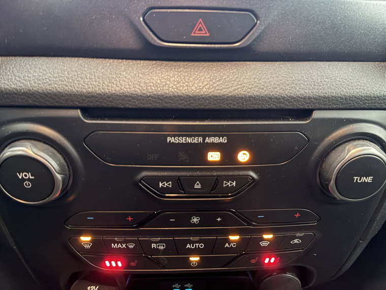 Vehicle Image 32
