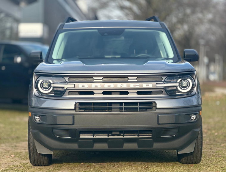 Vehicle Image 6
