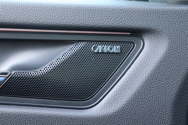 Vehicle Image 32