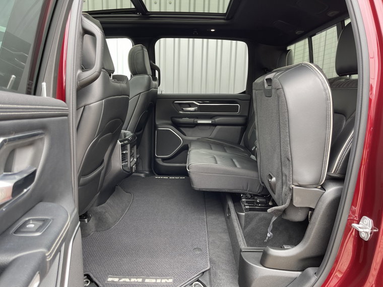 Vehicle Image 25
