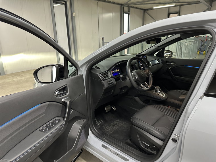 Vehicle Image 25