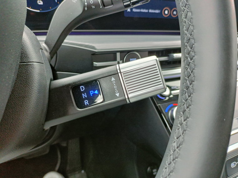 Vehicle Image 25