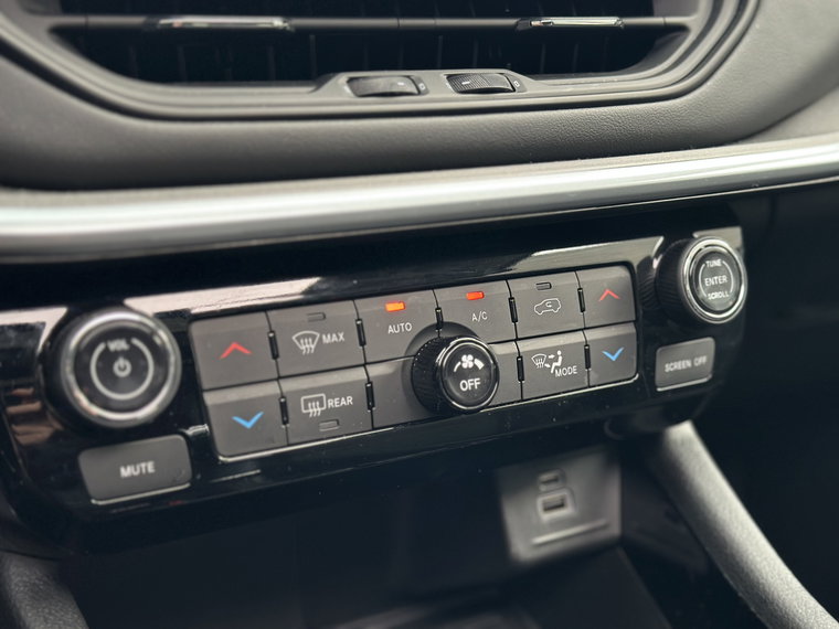 Vehicle Image 26