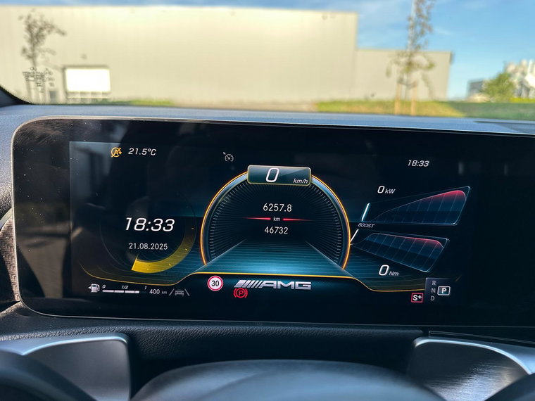 Vehicle Image 25