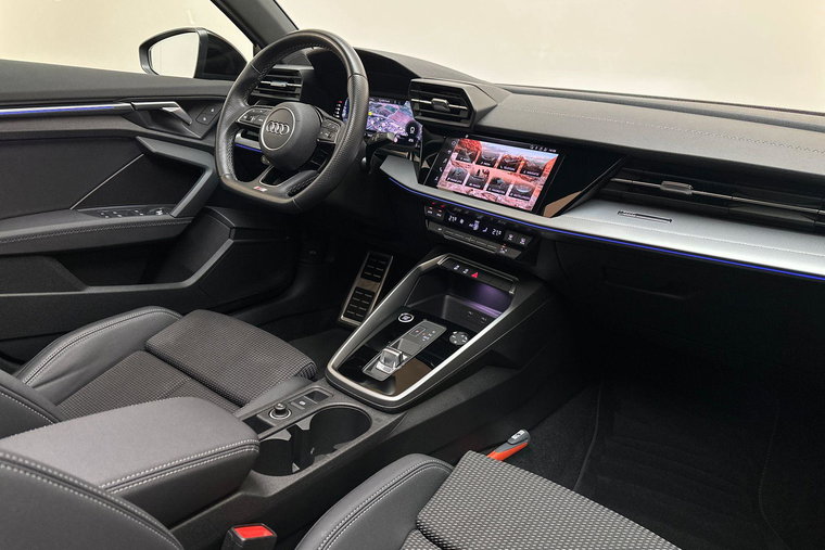Vehicle Image 16