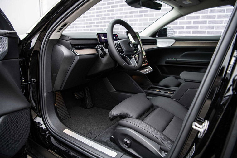 Vehicle Image 16