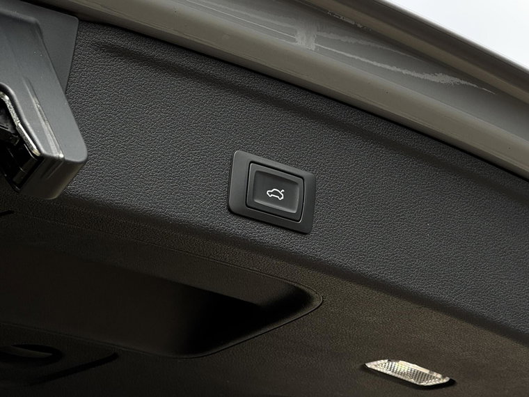 Vehicle Image 42