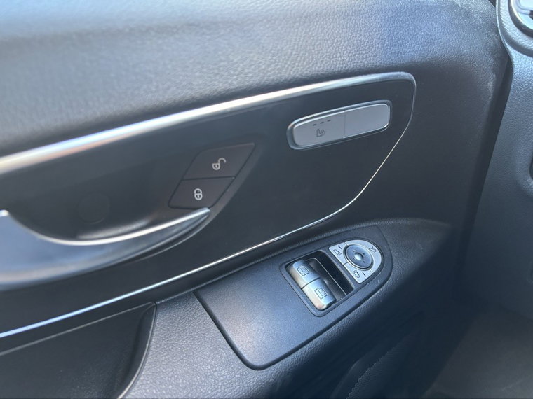 Vehicle Image 28