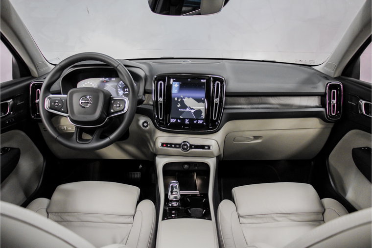 Vehicle Image 10
