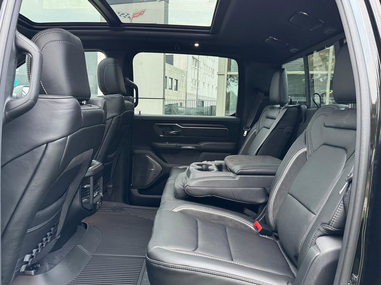 Vehicle Image 38