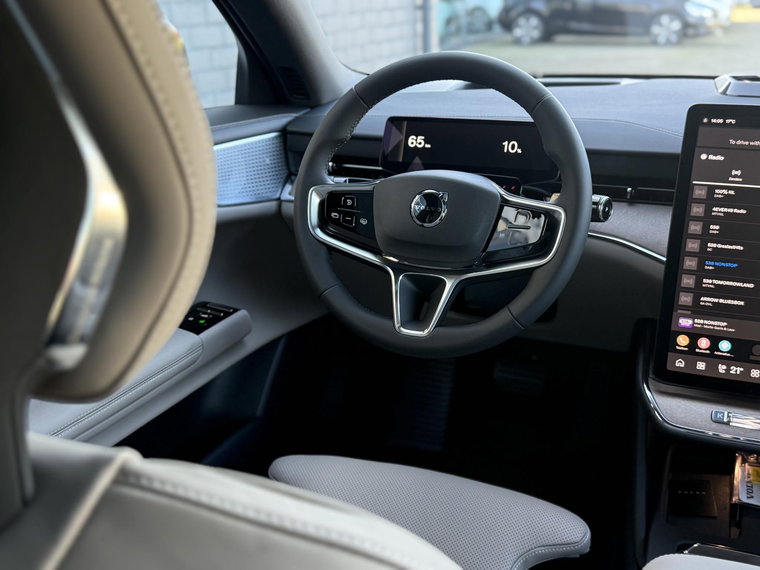 Vehicle Image 38