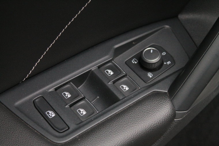 Vehicle Image 28