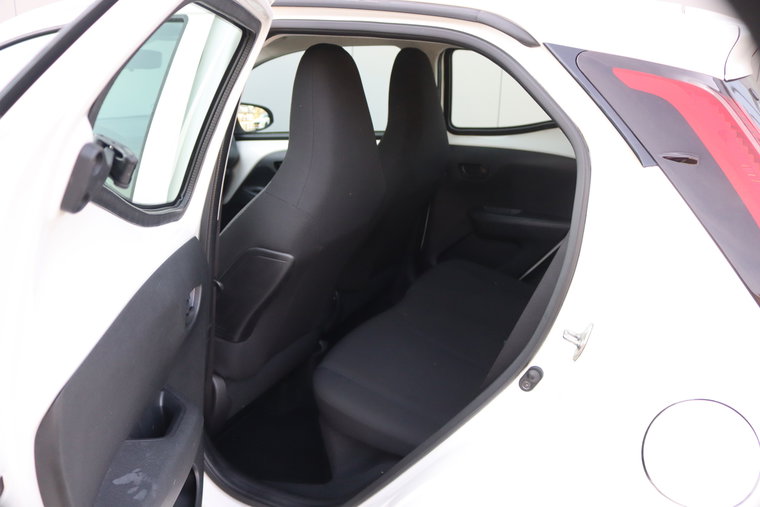 Vehicle Image 12