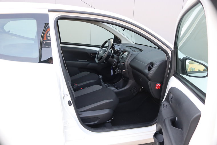 Vehicle Image 11