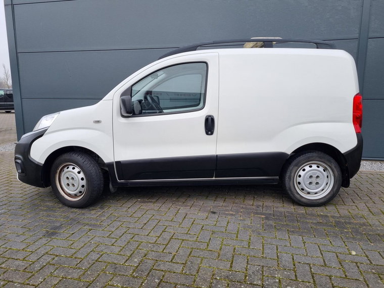 Vehicle Image 32