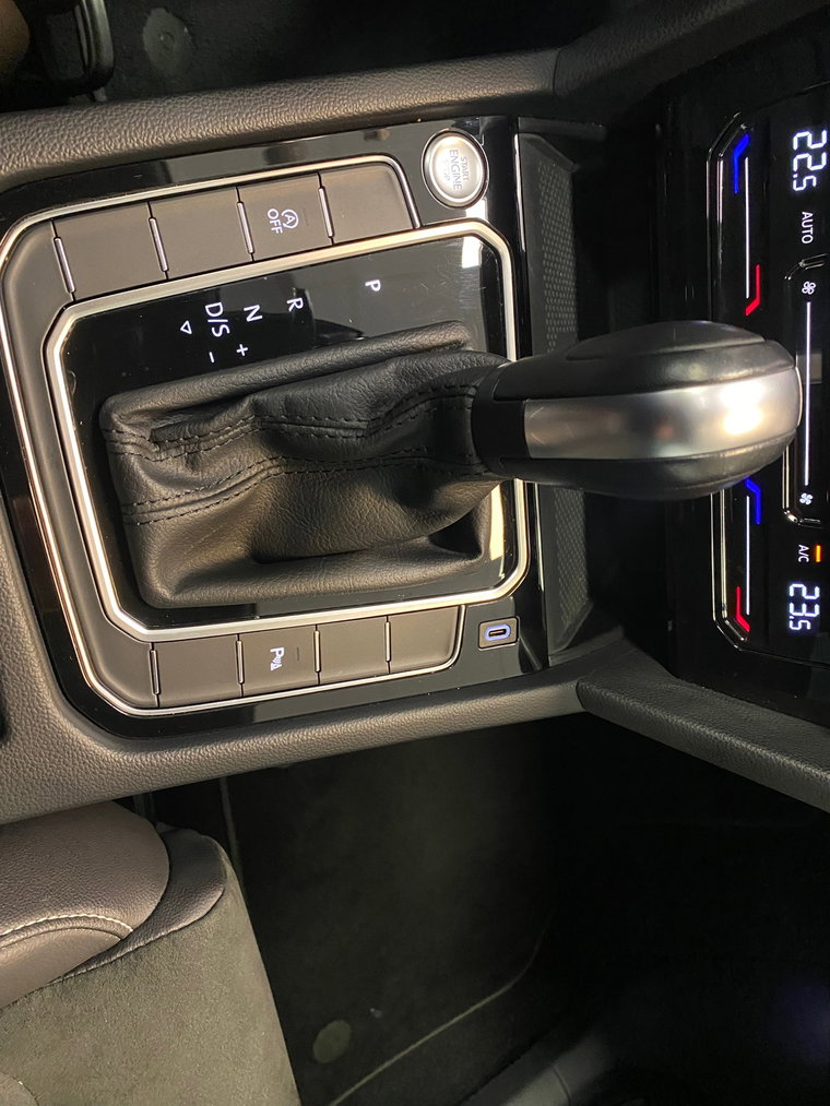 Vehicle Image 23