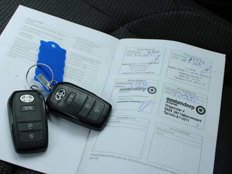 Vehicle Image 12