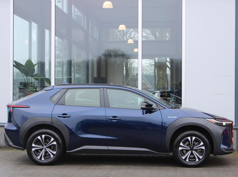 Vehicle Image 16