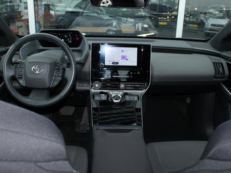 Vehicle Image 21