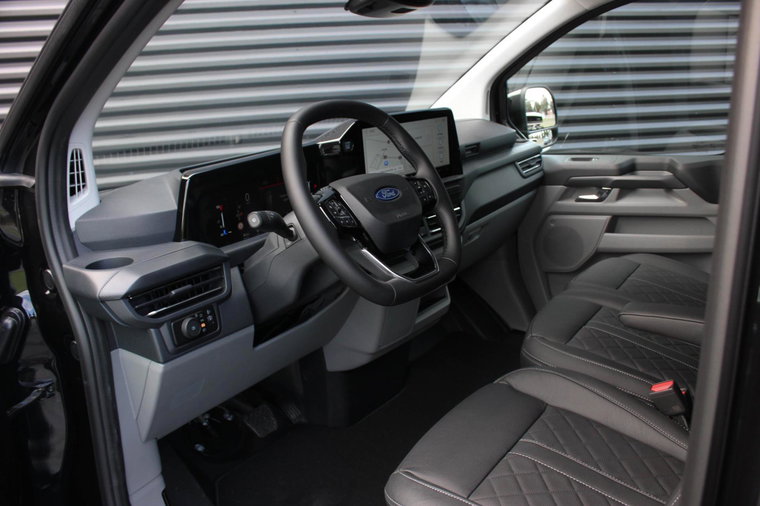 Vehicle Image 25