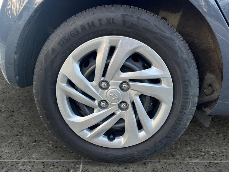 Vehicle Image 19