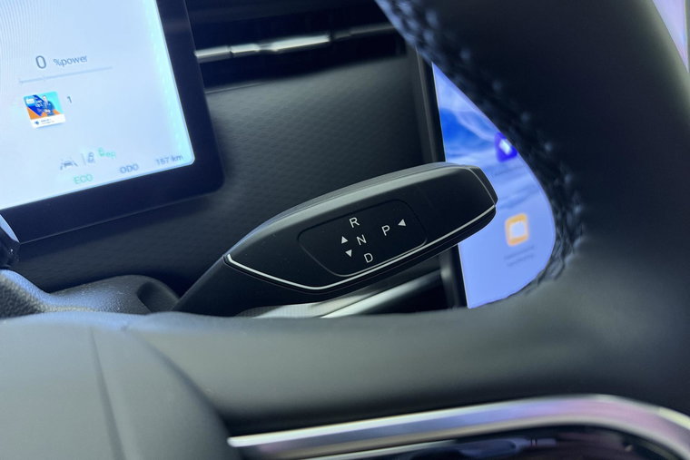 Vehicle Image 25