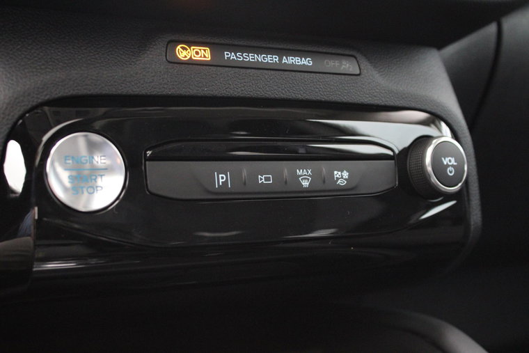 Vehicle Image 32