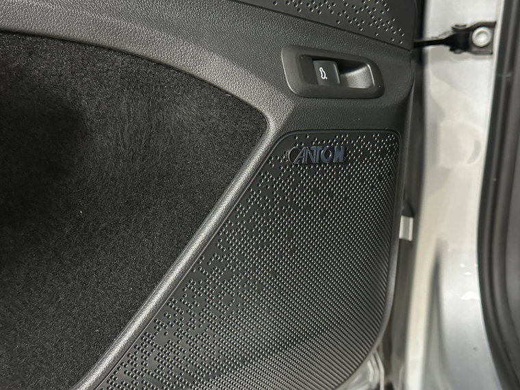 Vehicle Image 26