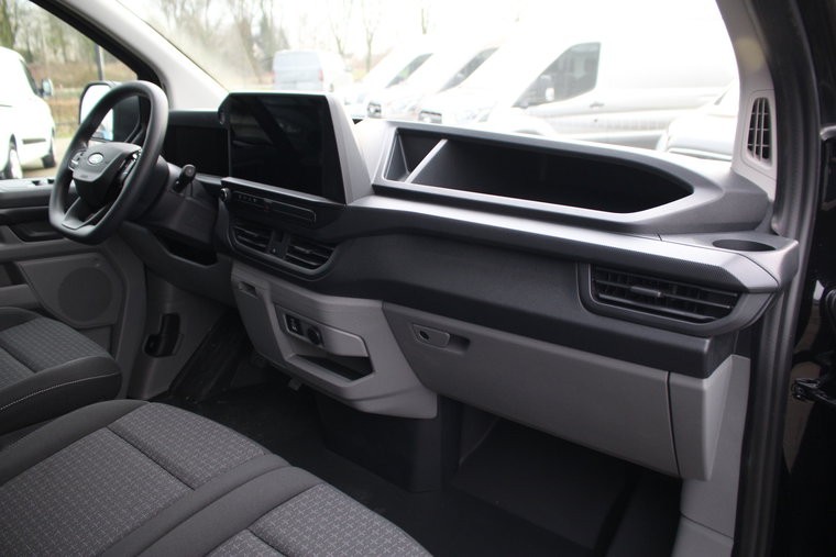Vehicle Image 25