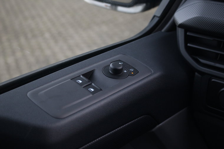 Vehicle Image 28