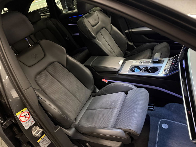 Vehicle Image 25