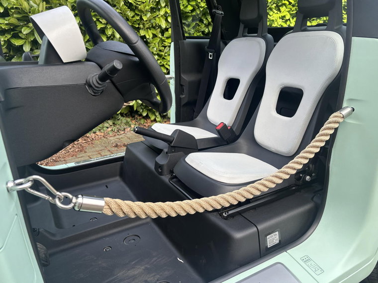 Vehicle Image 11