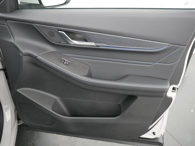 Vehicle Image 38