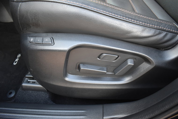 Vehicle Image 16