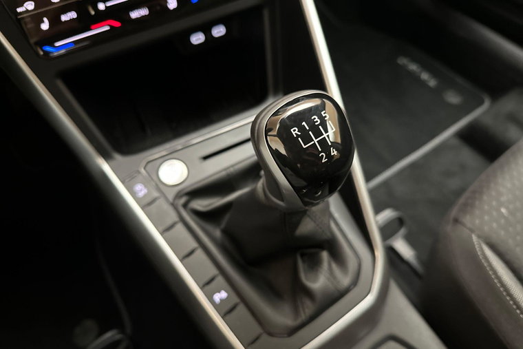 Vehicle Image 25