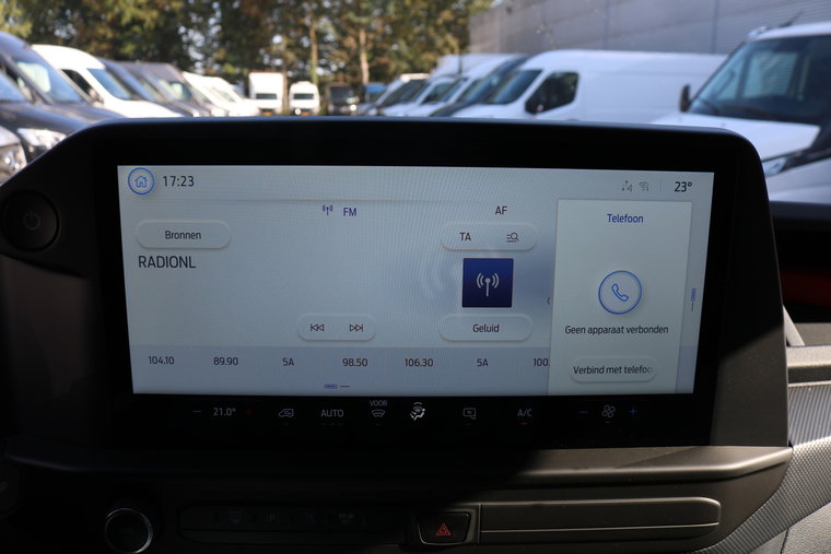 Vehicle Image 21