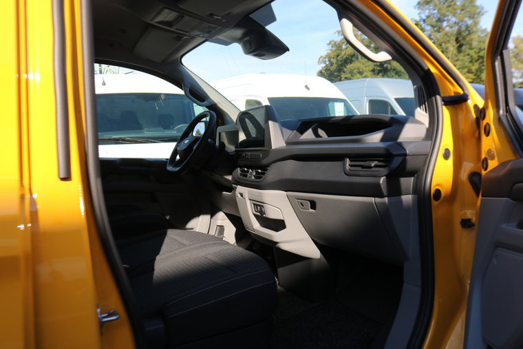 Vehicle Image 32