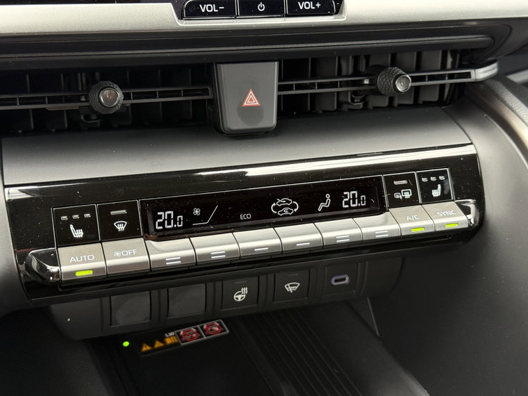 Vehicle Image 24