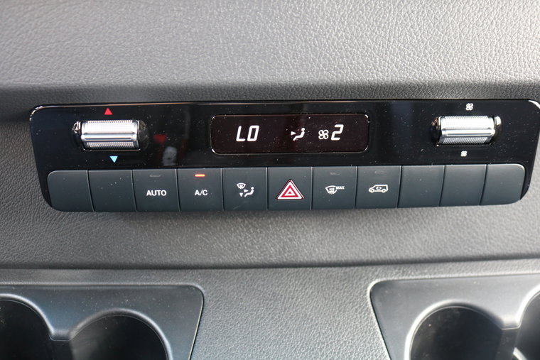 Vehicle Image 32