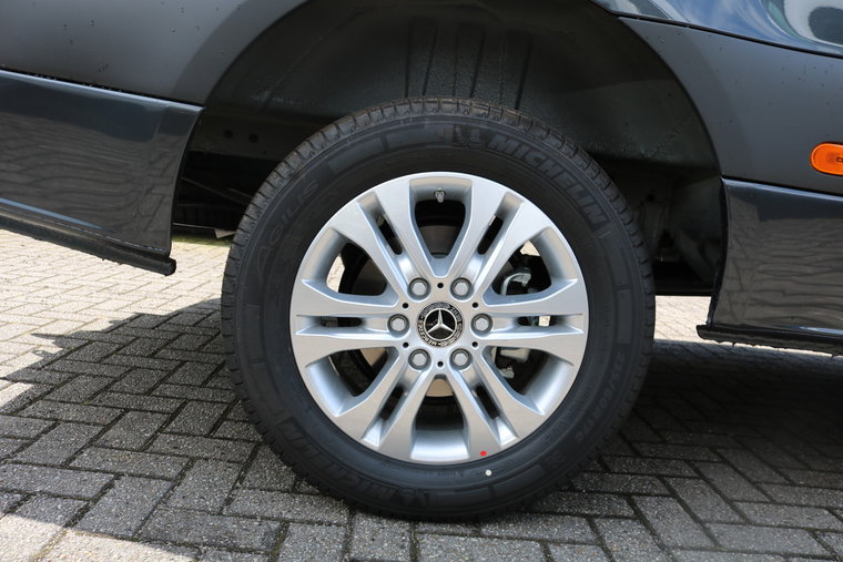 Vehicle Image 37