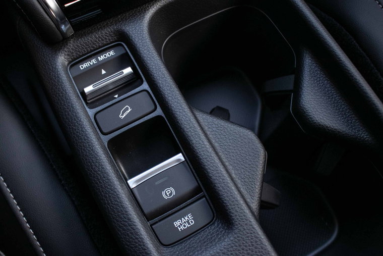 Vehicle Image 25