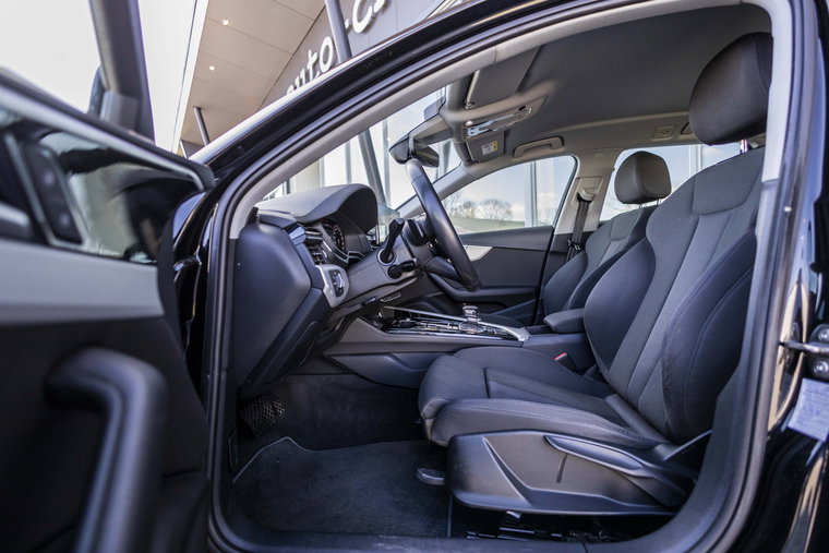 Vehicle Image 9