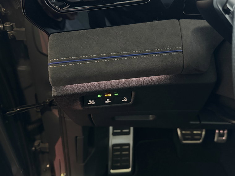 Vehicle Image 25