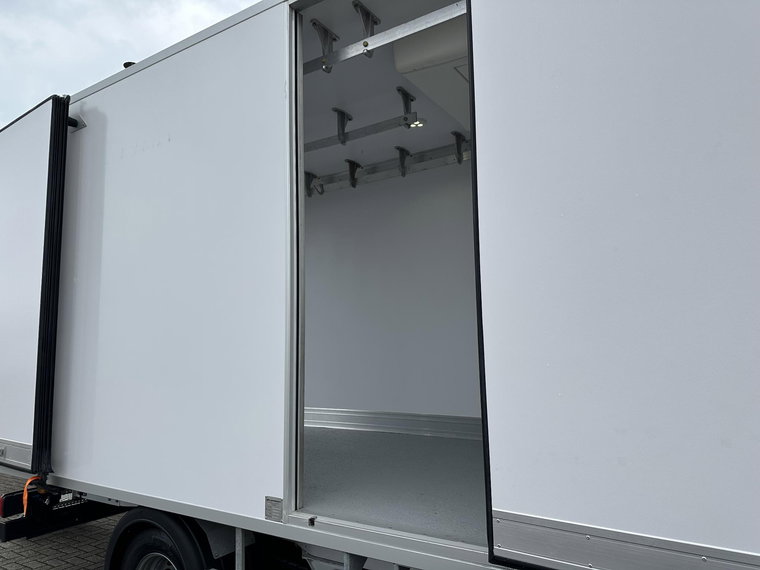Vehicle Image 28