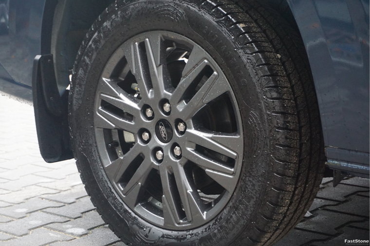 Vehicle Image 17
