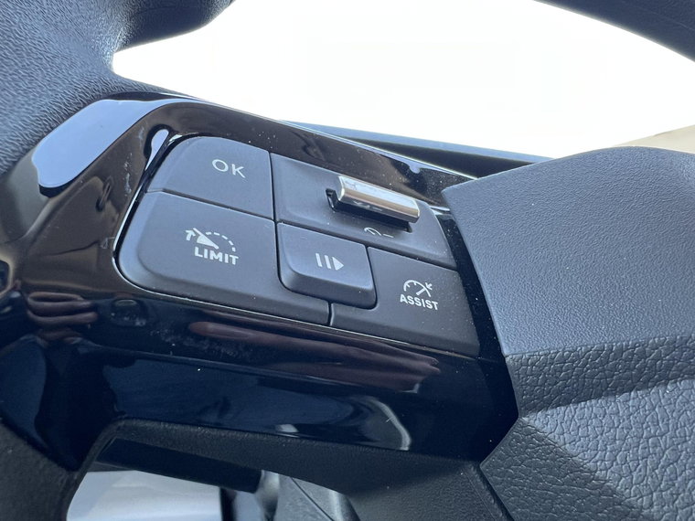 Vehicle Image 50