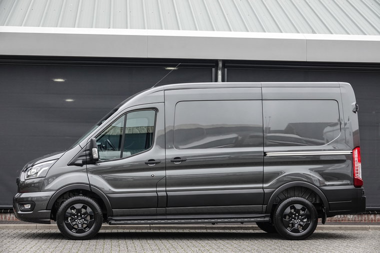 Vehicle Image 4
